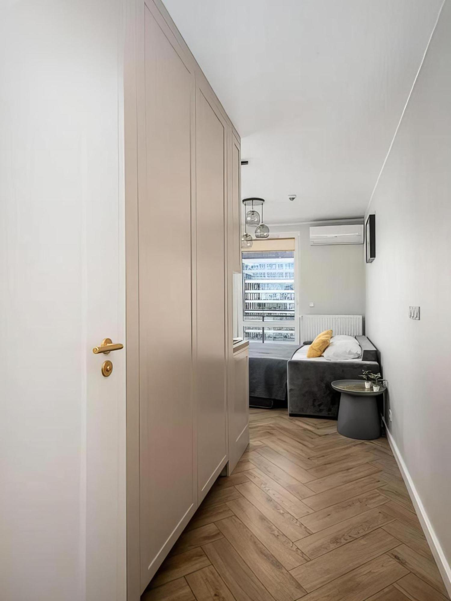 77 Wiktoryn Studio Apartamento Varsóvia Exterior foto